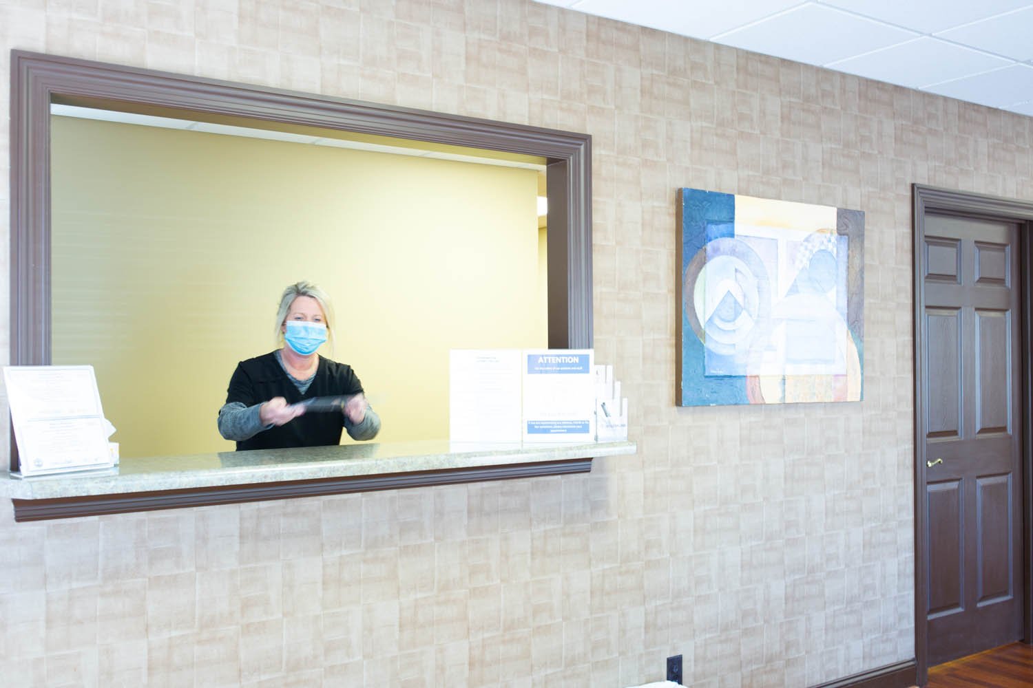 McMinnville-TN-Front-Desk-with-Person